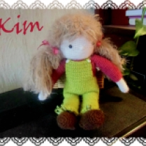 Kim, petite poupée au crochet