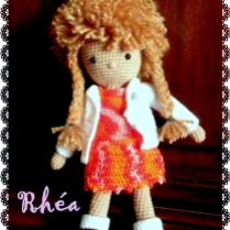 Rhéa, petite poupée au crochet